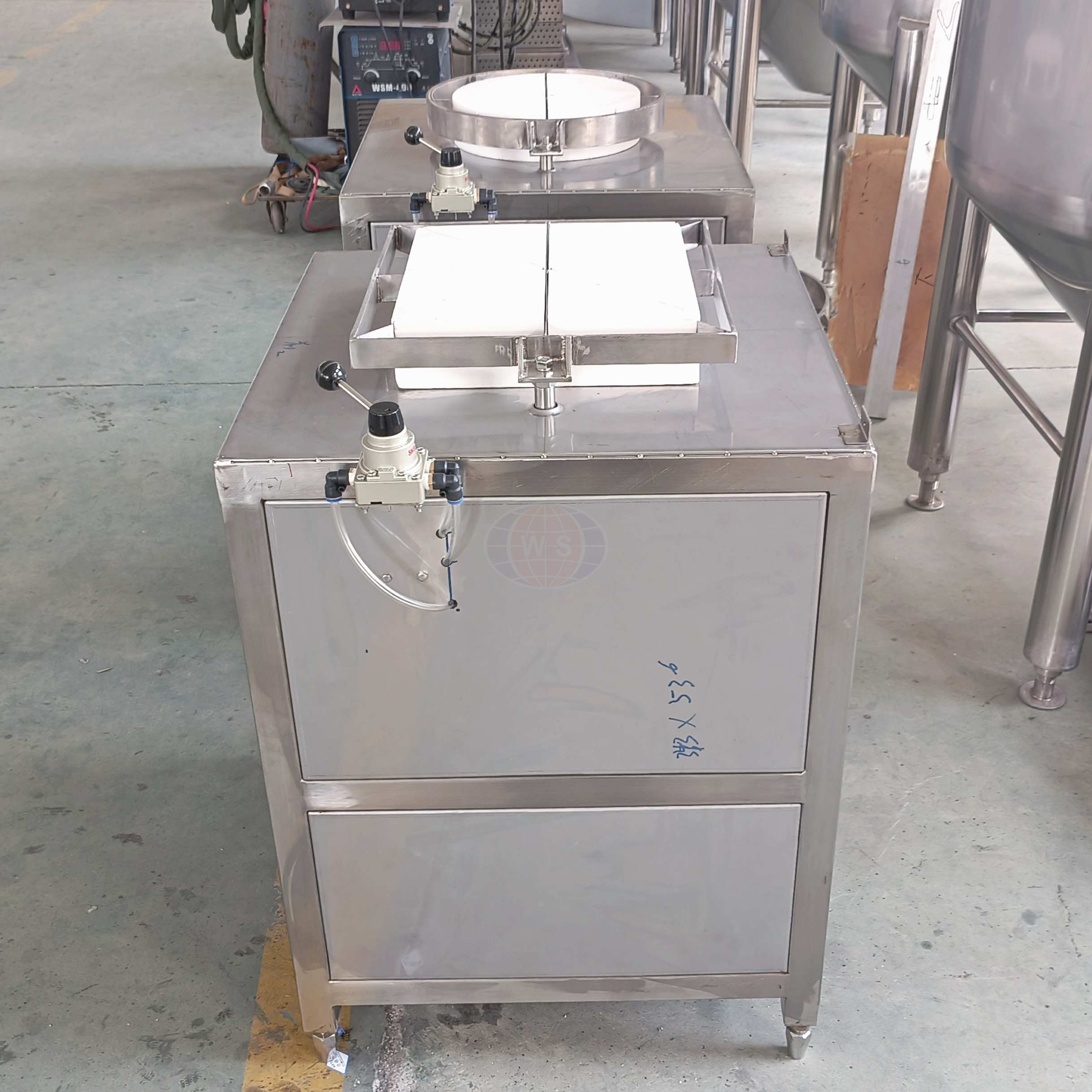 pemotong keju berat tepat